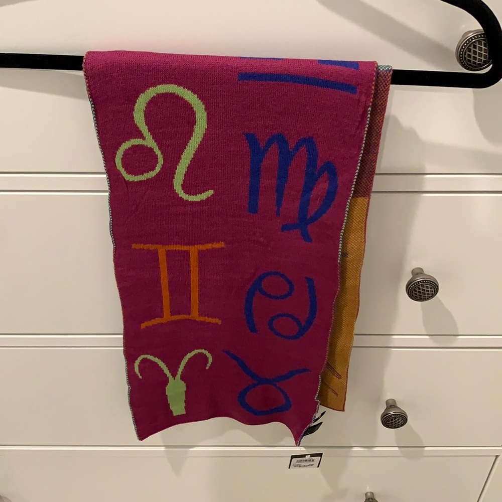 ZODIAC SIGN SCARF